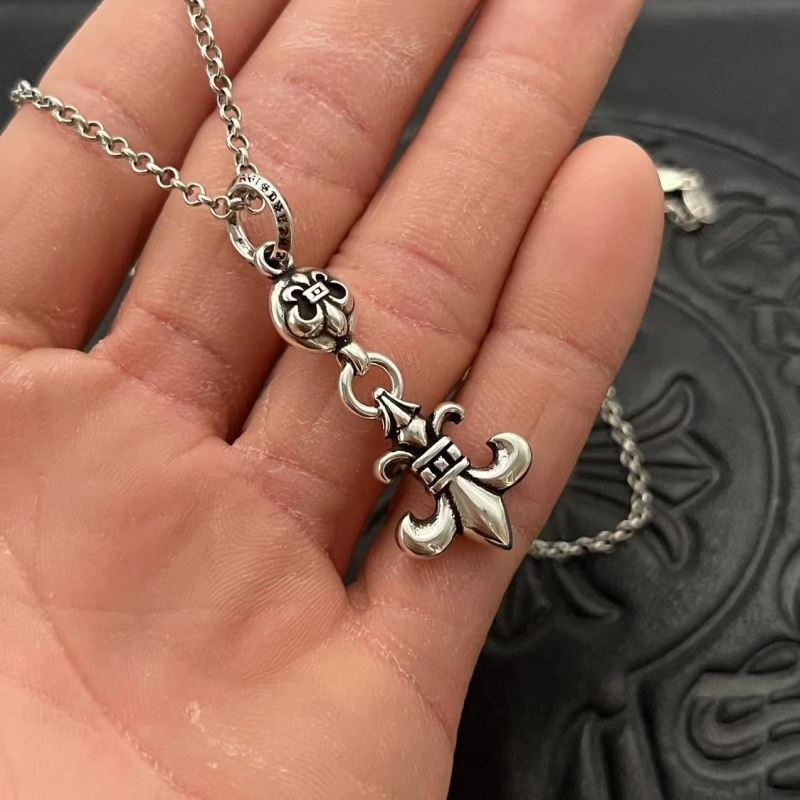 Ch*0me He**ts necklaces